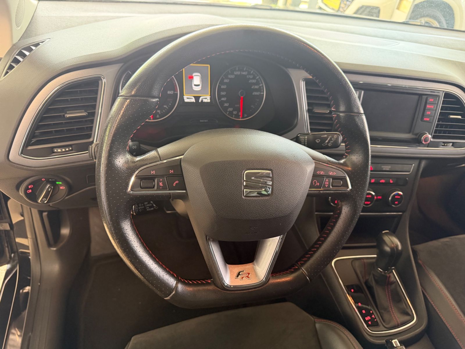 Fahrzeugabbildung SEAT Leon ST FR 2.0 TDI DSG 184PS * LED *