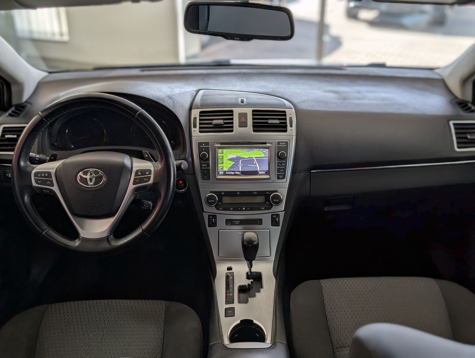 Fahrzeugabbildung Toyota Avensis Life Bi-XENON TEMPOMAT KLIMA KAMERA SHZ