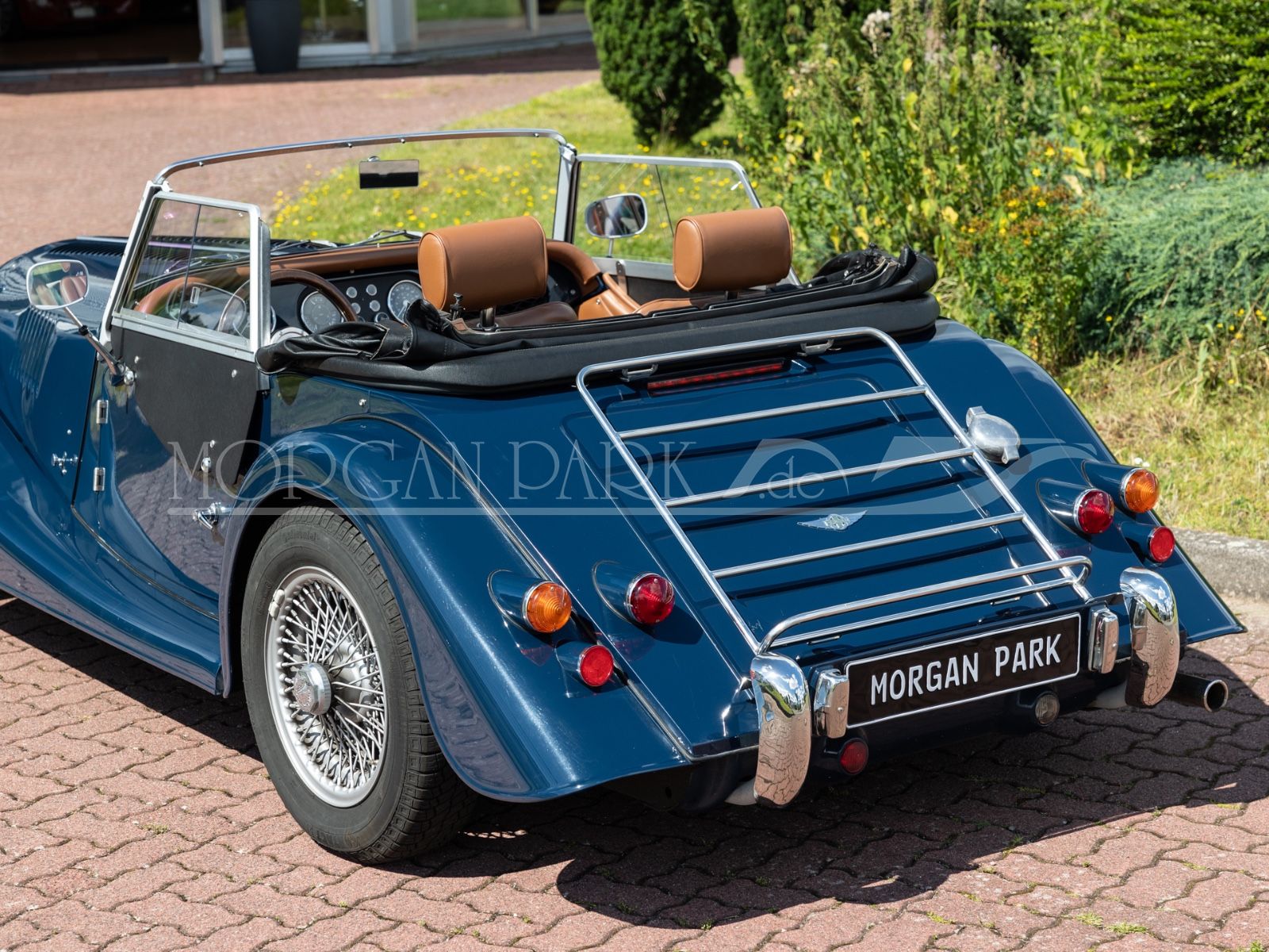 Fahrzeugabbildung Morgan 4/4 *Sport Blue / Yarwood Honey*