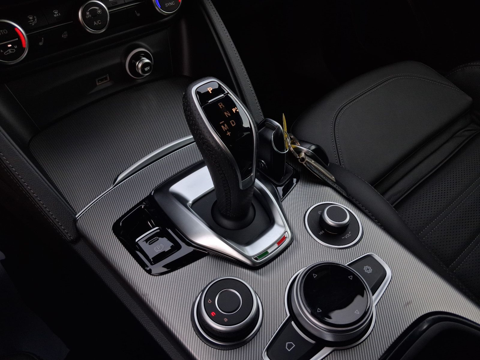 Fahrzeugabbildung Alfa Romeo Stelvio Veloce Q4 Allrad 280PS