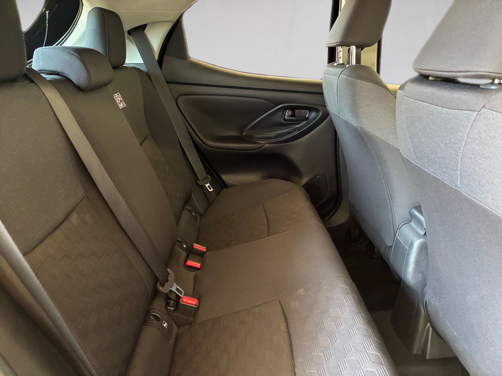 Fahrzeugabbildung Toyota Yaris 1.5 Teamplayer Safety P. Winter P, LED, SH