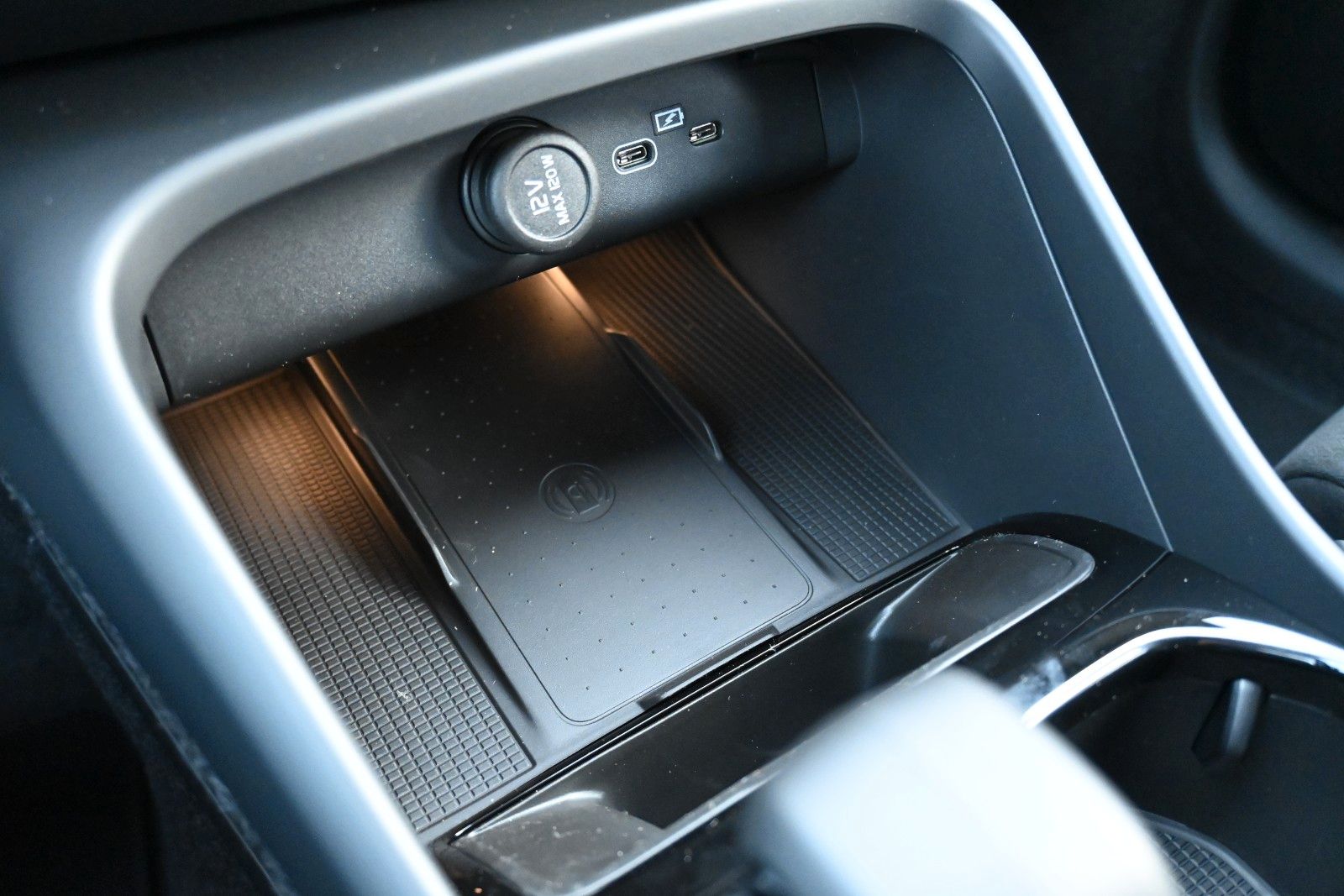 Fahrzeugabbildung Volvo XC40 B4 DKG Plus Black Edition*STDHZG*360*ACC