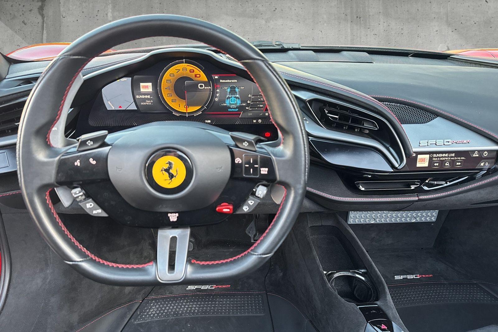 Fahrzeugabbildung Ferrari SF90 Spider*belüftete Sitze*Nackenhzg*Lift*JBL*