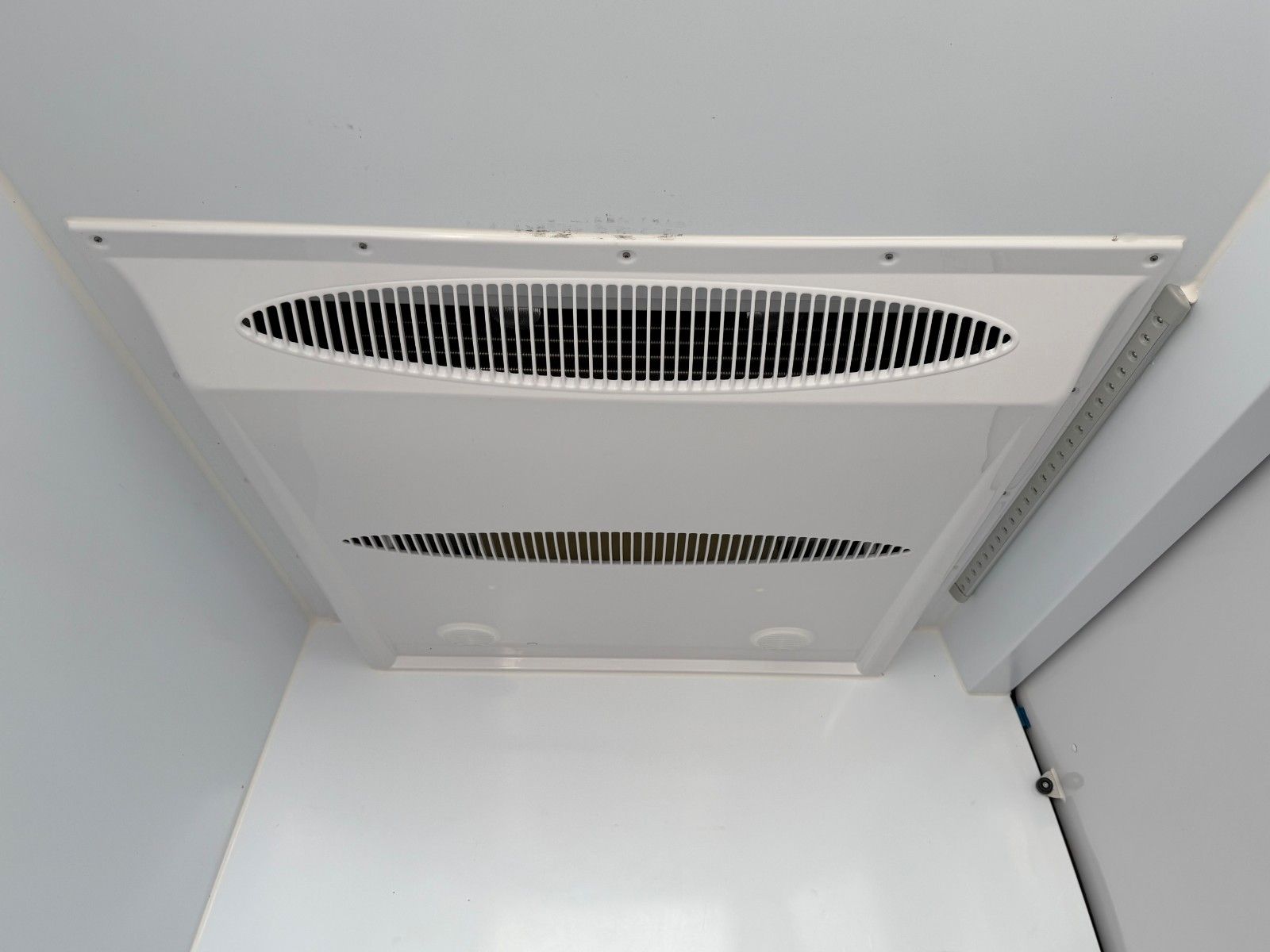 Fahrzeugabbildung Mercedes-Benz Sprinter 317 CDI Frischdienst Fahr-/Standkühlung