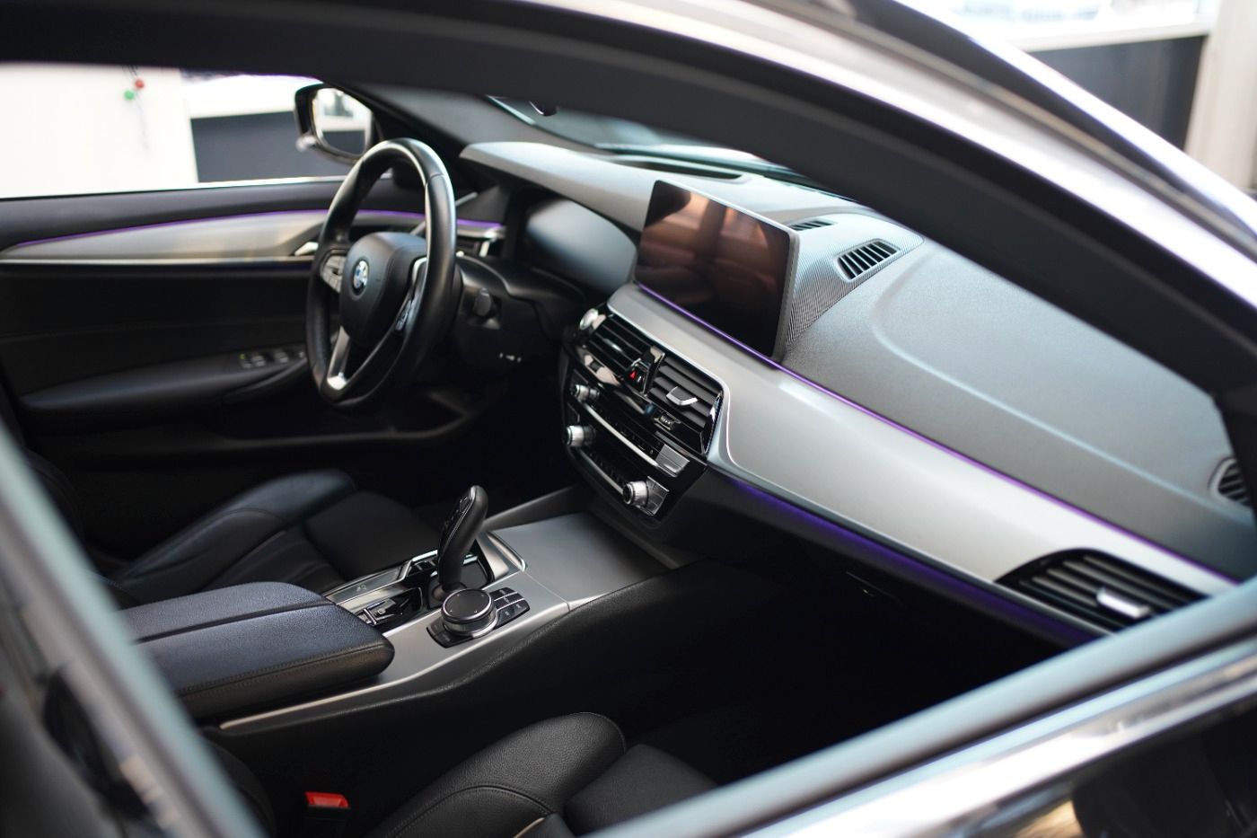 Fahrzeugabbildung BMW 520d xDrive +Head Up+AHK+Sportsitze+Alarmanlage+