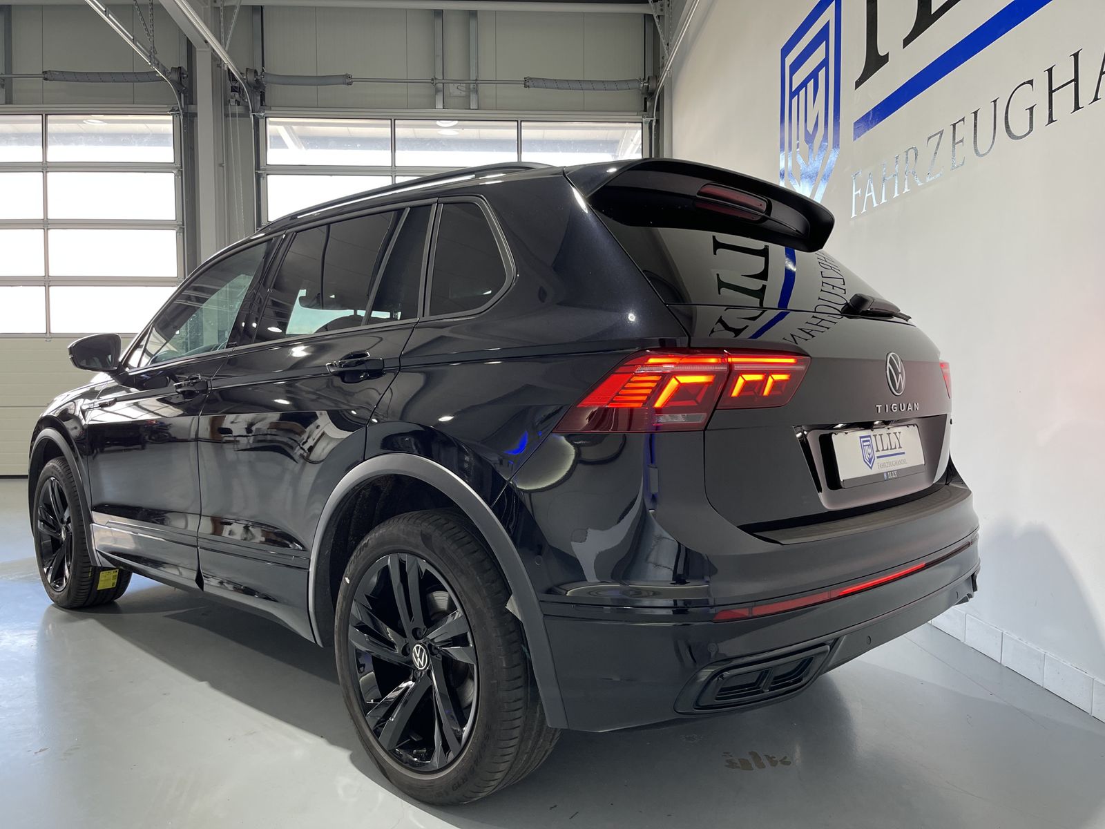 Fahrzeugabbildung Volkswagen Tiguan R-Line 2.0 TDI*4Motion*AHK*Cam*Q.DRIVE*