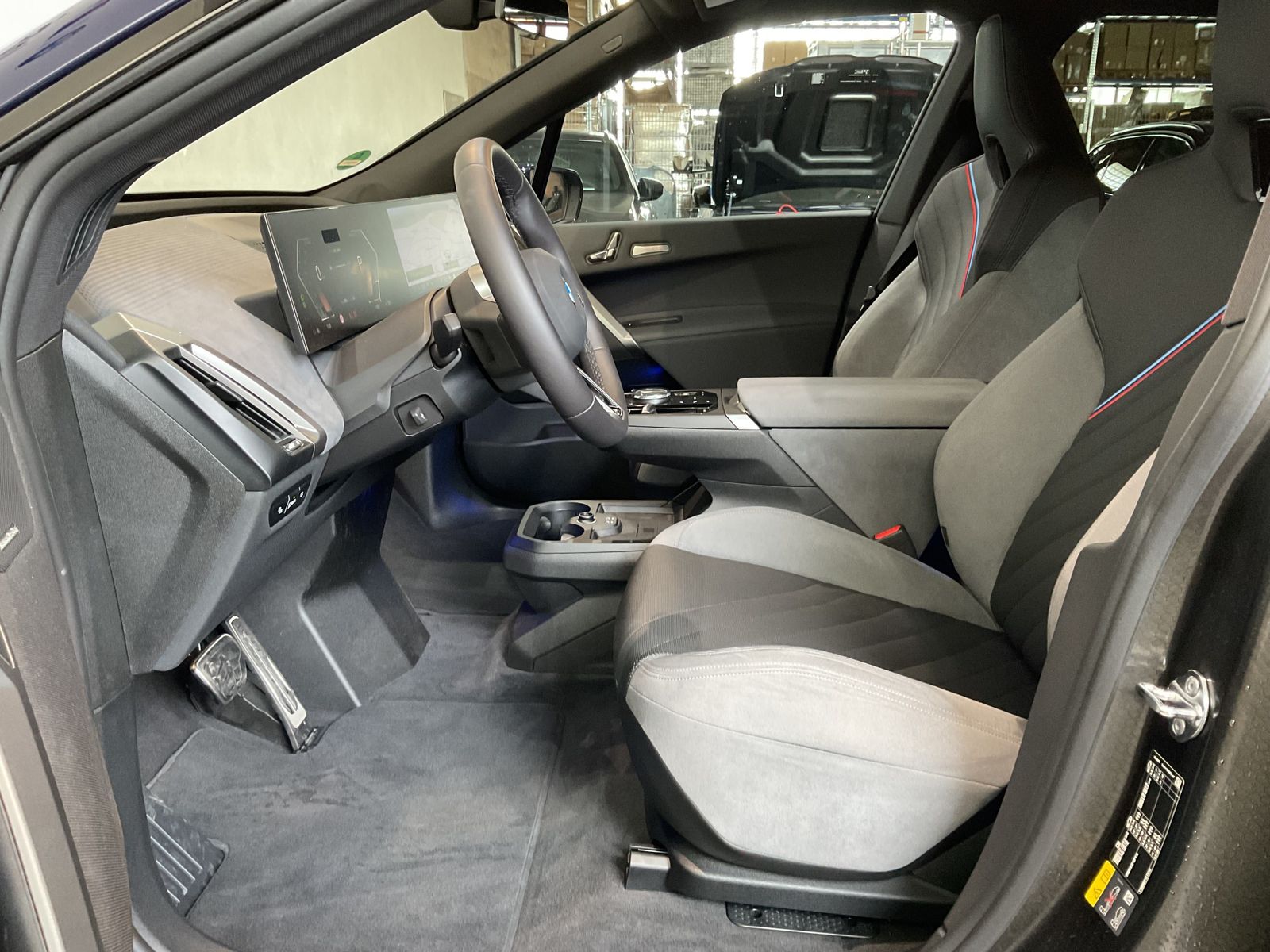 Fahrzeugabbildung BMW iX xDrive45 Harman Kardon Surround | Sitzbelüftu