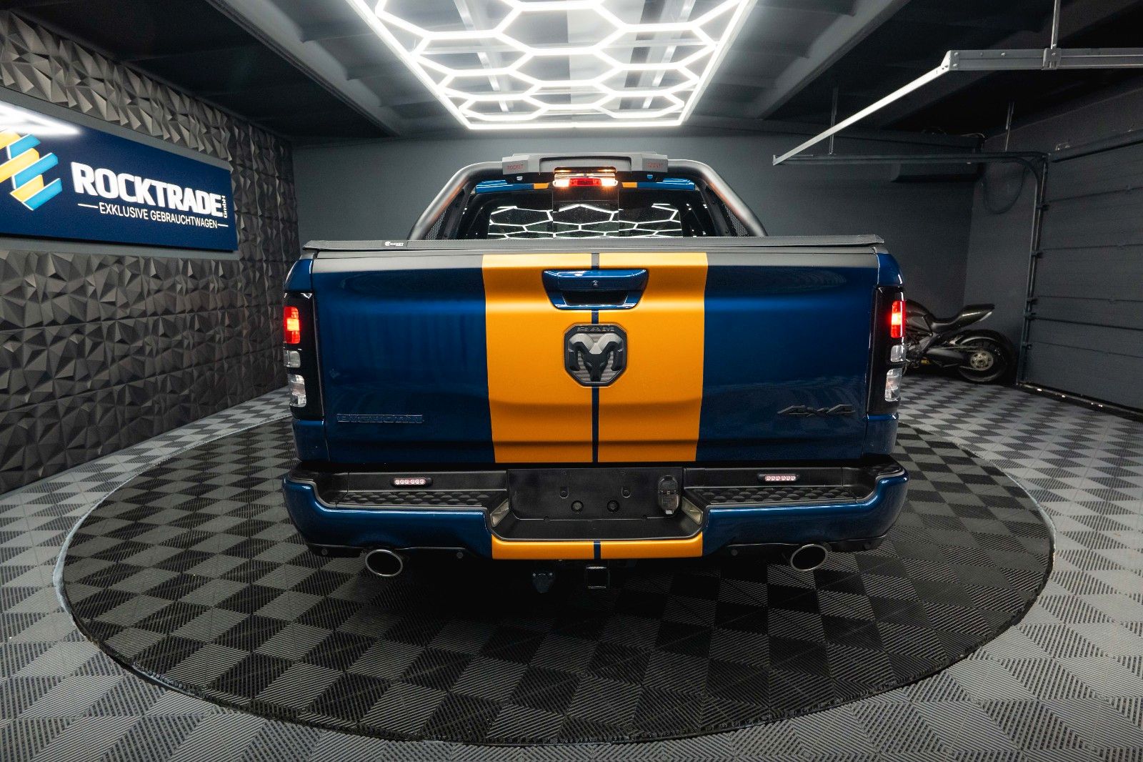 Fahrzeugabbildung Dodge RAM 5.7 V8 HEMI 4x4 OFFROAD Night-Paket *LED*19%