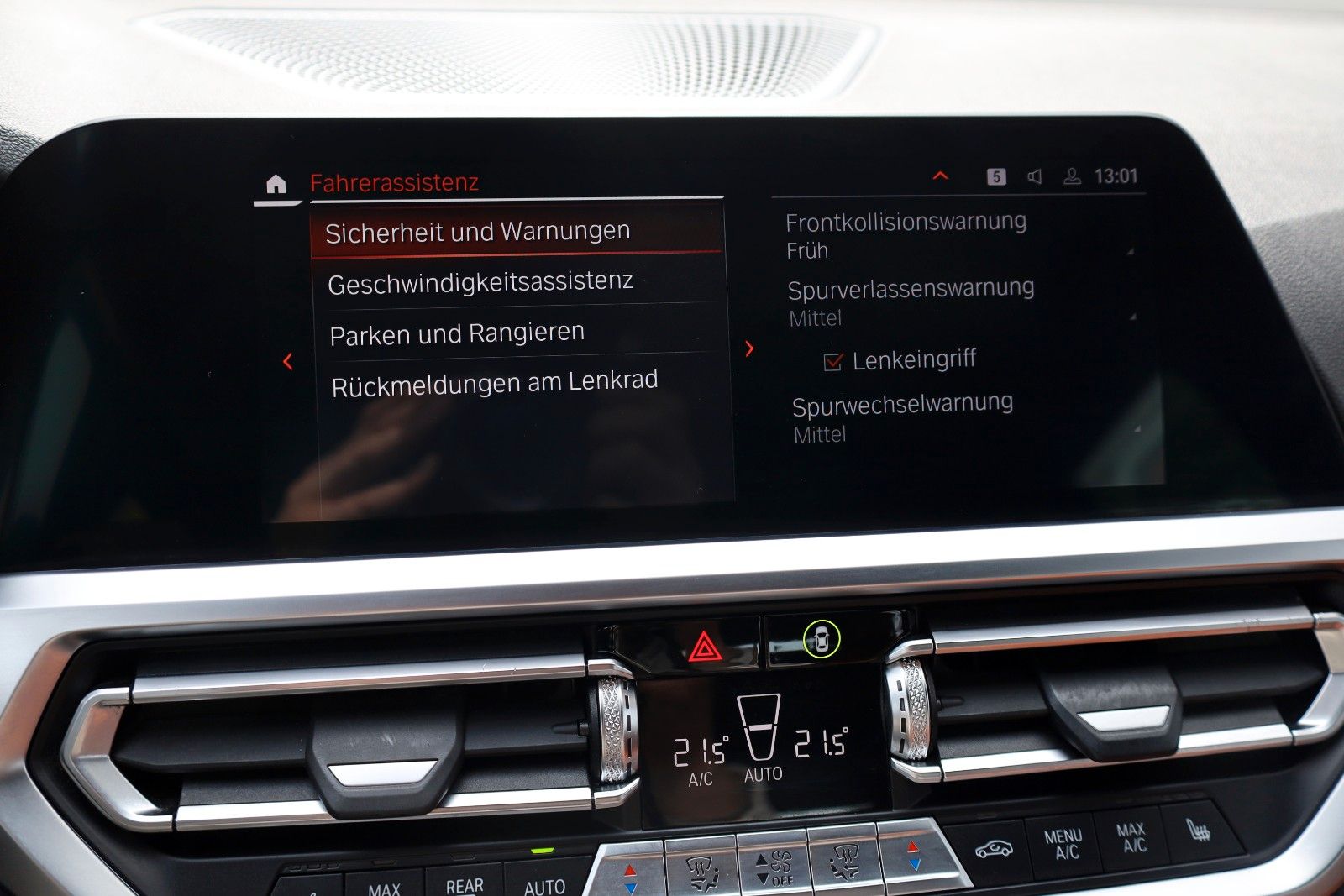 Fahrzeugabbildung BMW 318d Touring Sport Line,Leder,Navi,LED,HUD,AHK e