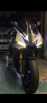 Yamaha YZF  R1 M  - YAMAHA R1
