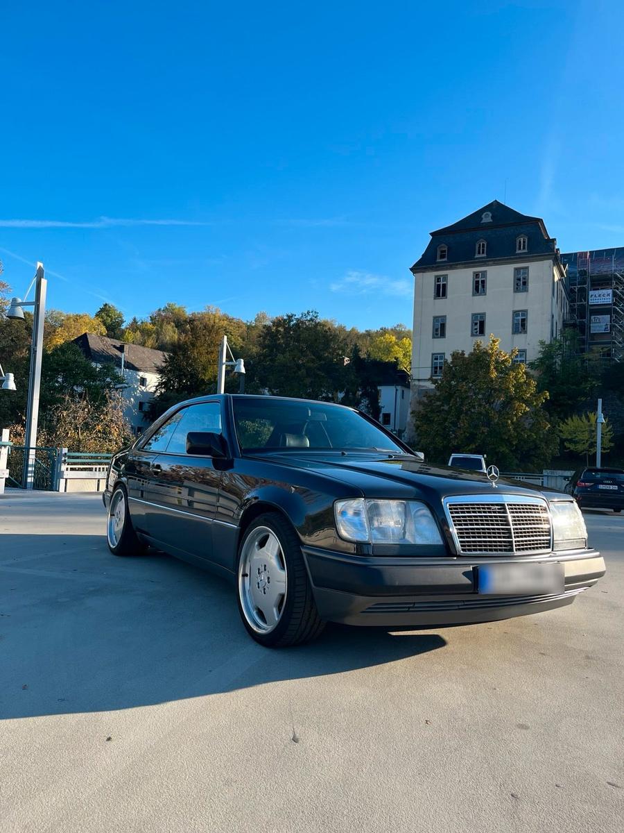 Mercedes-Benz 230