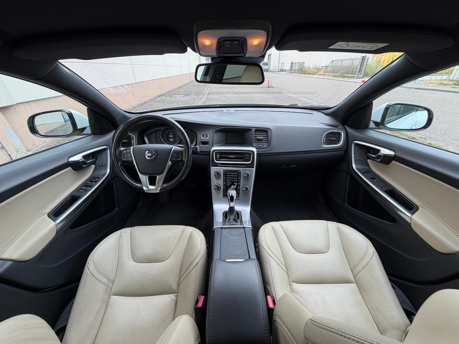 Volvo V60 D2 Automatik - LEDER + SHZ