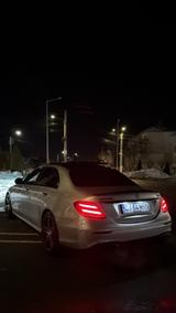Mercedes-Benz E 53 AMG Mercedes-AMG E 53 4MATIC+ T Autom. ... - silberne Mercedes-Benz E 53 AMG