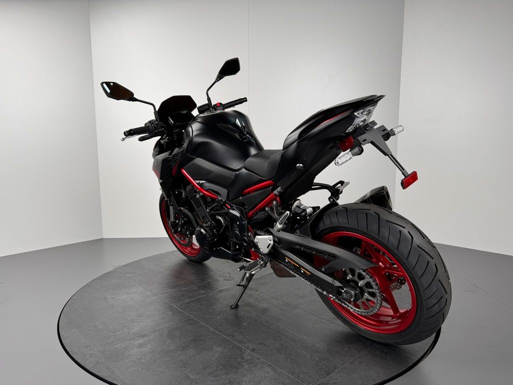 Fahrzeugabbildung Kawasaki Z900 *AKRA *KURZES HECK *NEUWERTIG