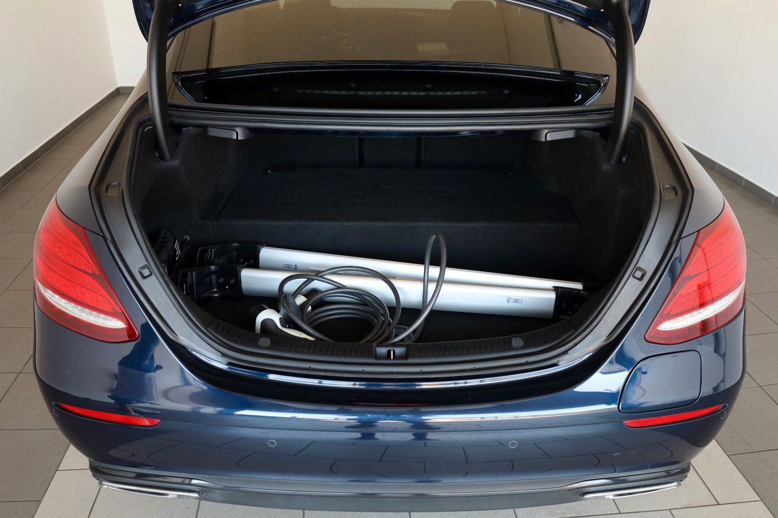 Fahrzeugabbildung Mercedes-Benz E 300de Lim. Leder,Navi,LED,Burmester,Park Paket