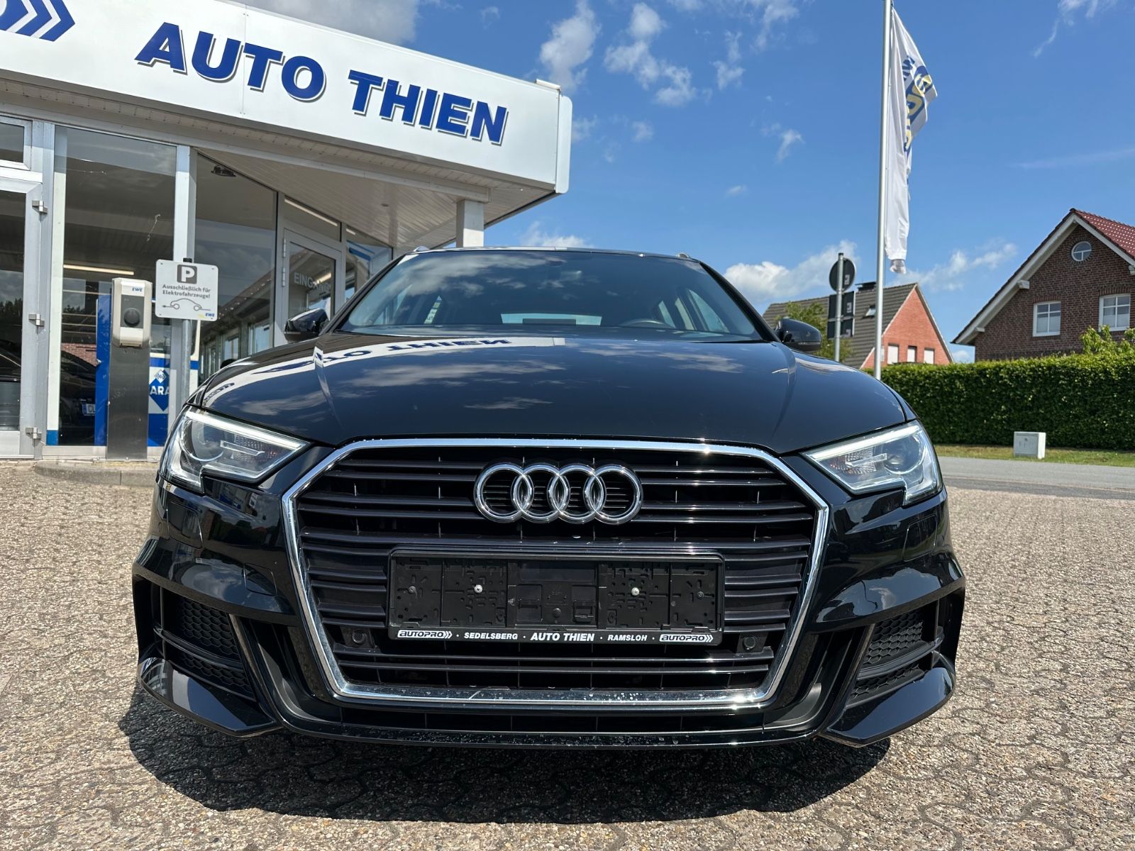 Fahrzeugabbildung Audi A3 2.0 TDI Sportback S line S tronic Navi/BiXeno