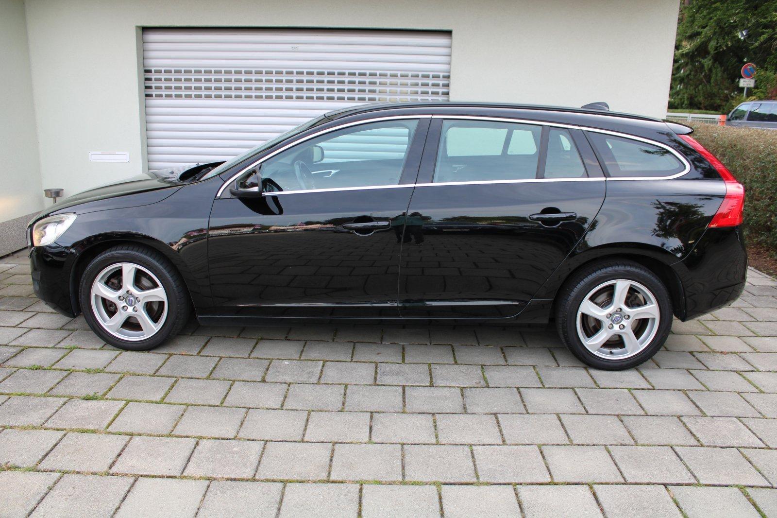 Volvo V60 2011 — photo 11