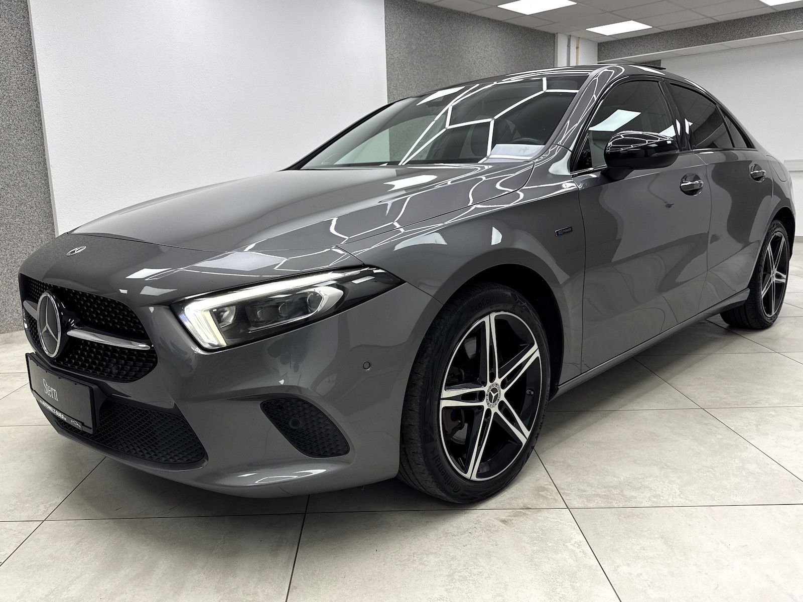 MERCEDES-BENZ A 250 e Limousine Pano Night DTR BelSi BEAM Bur 