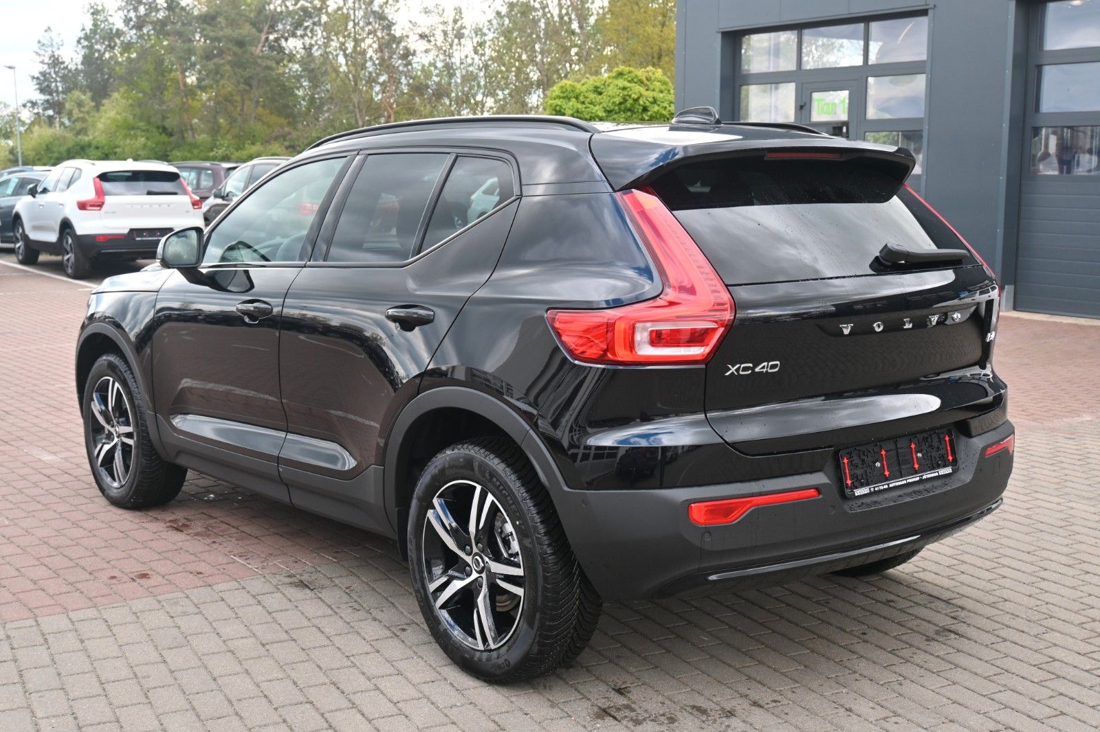 Fahrzeugabbildung Volvo XC40 B4 Dark*H&K*360*BLIS*ACC*AHK*KEIN MIETWAGEN