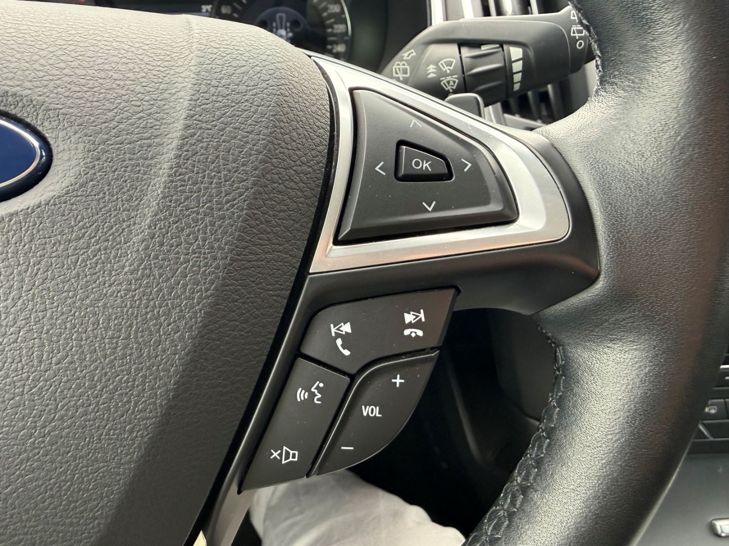 Fahrzeugabbildung Ford S-Max 2.0 EcoBlue Titanium 7-Sitze ACC LED AHK R