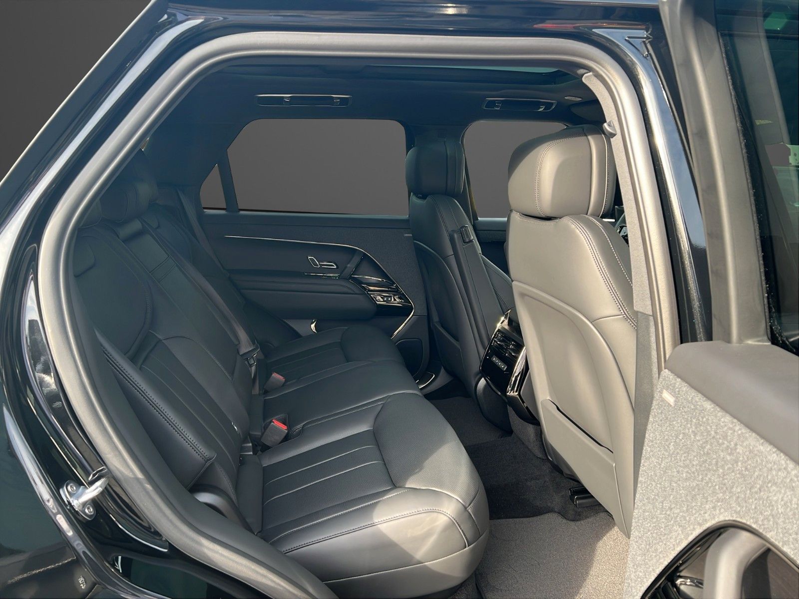 Fahrzeugabbildung Land Rover Range Rover Sport P460e Dynamic SE 23 Zoll