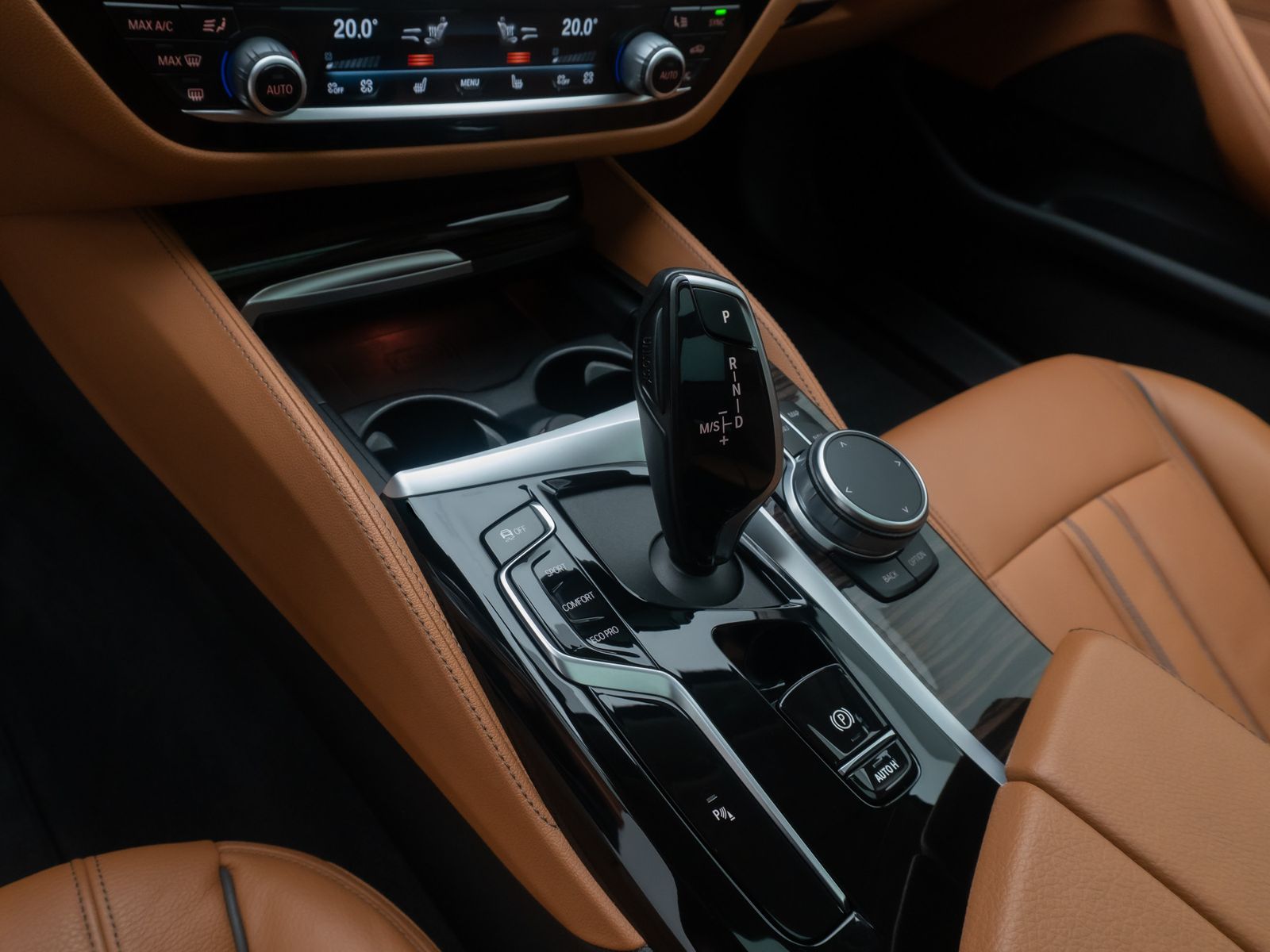 Fahrzeugabbildung BMW 520d Luxury Line DAB Kamera AHK 4xKlima Alarm