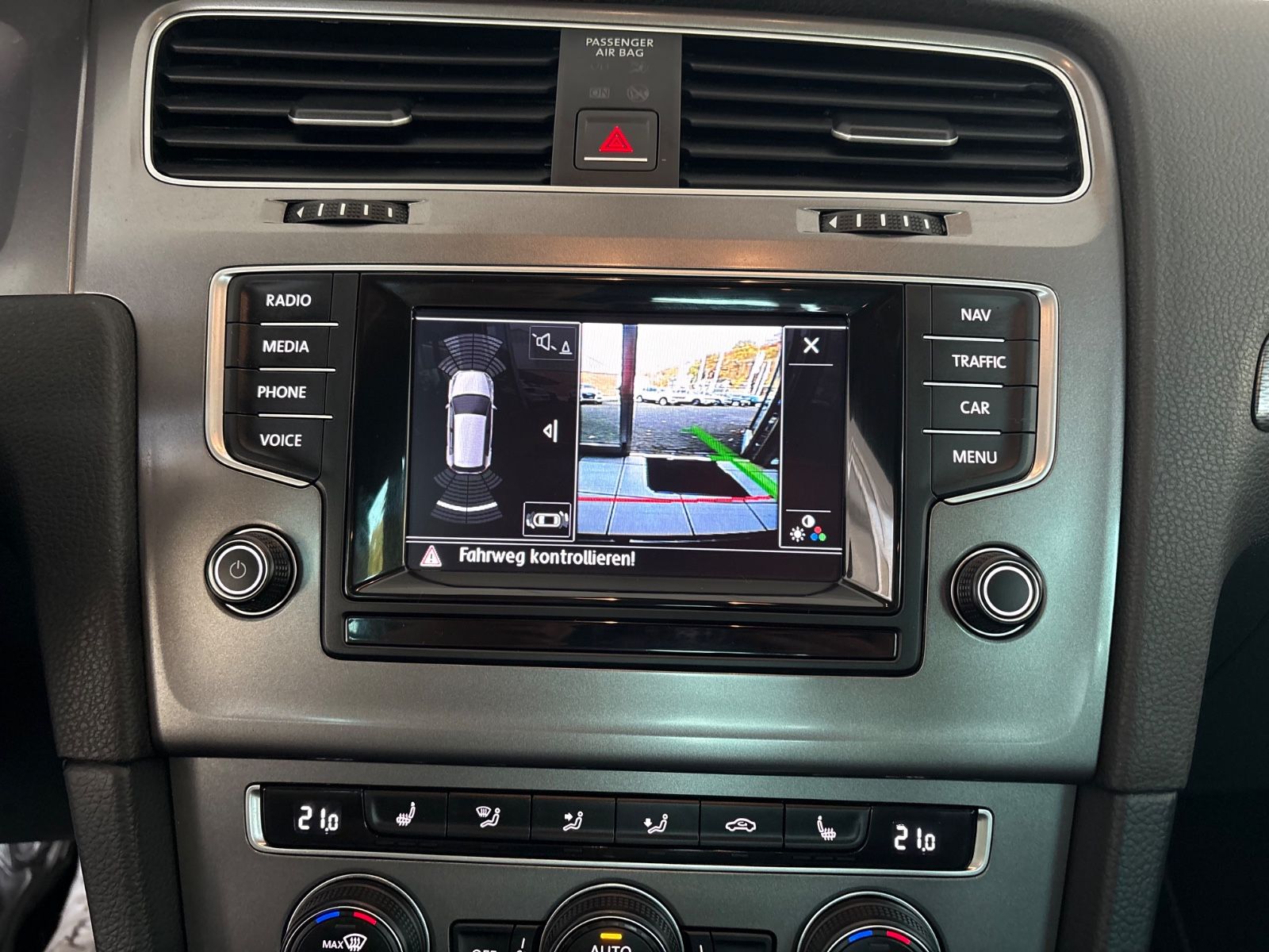 Fahrzeugabbildung Volkswagen Golf VII Lim. Lounge BMT