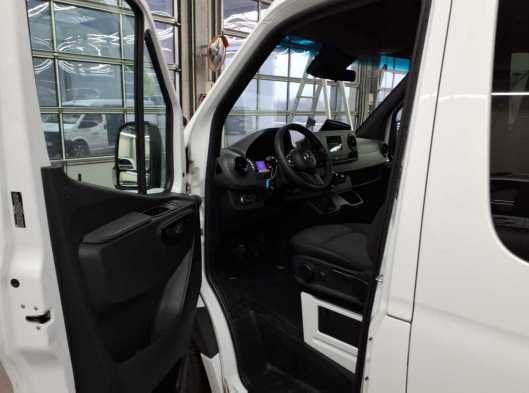 Fahrzeugabbildung Mercedes-Benz Sprinter 317 Kombi L2H2 Mobility Rollstuhl Lift