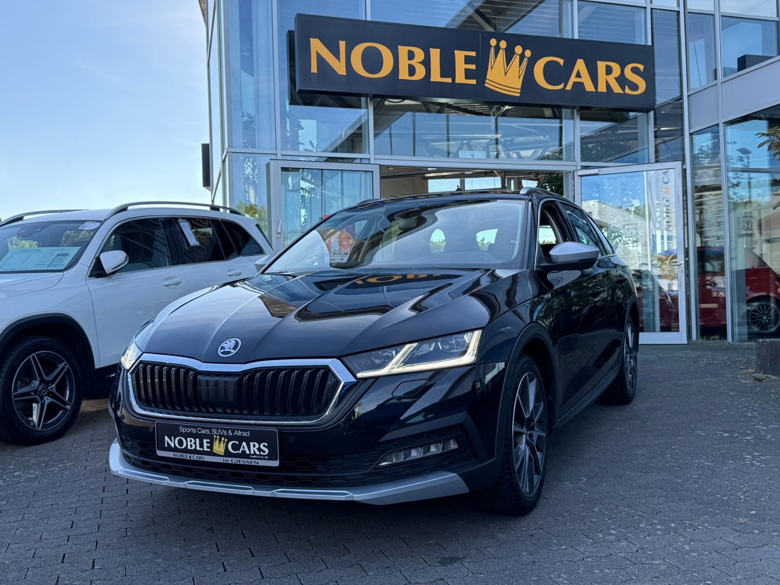 Fahrzeugabbildung SKODA Octavia Combi Scout 4x4 KAM ACC HUD LED