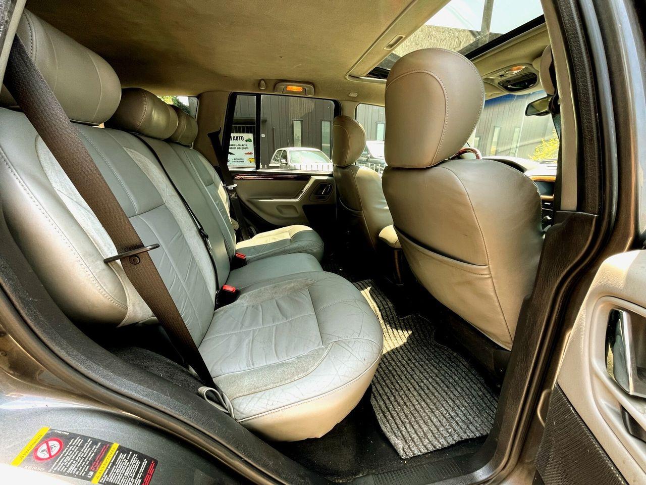 Jeep Cherokee 2004 — photo 13