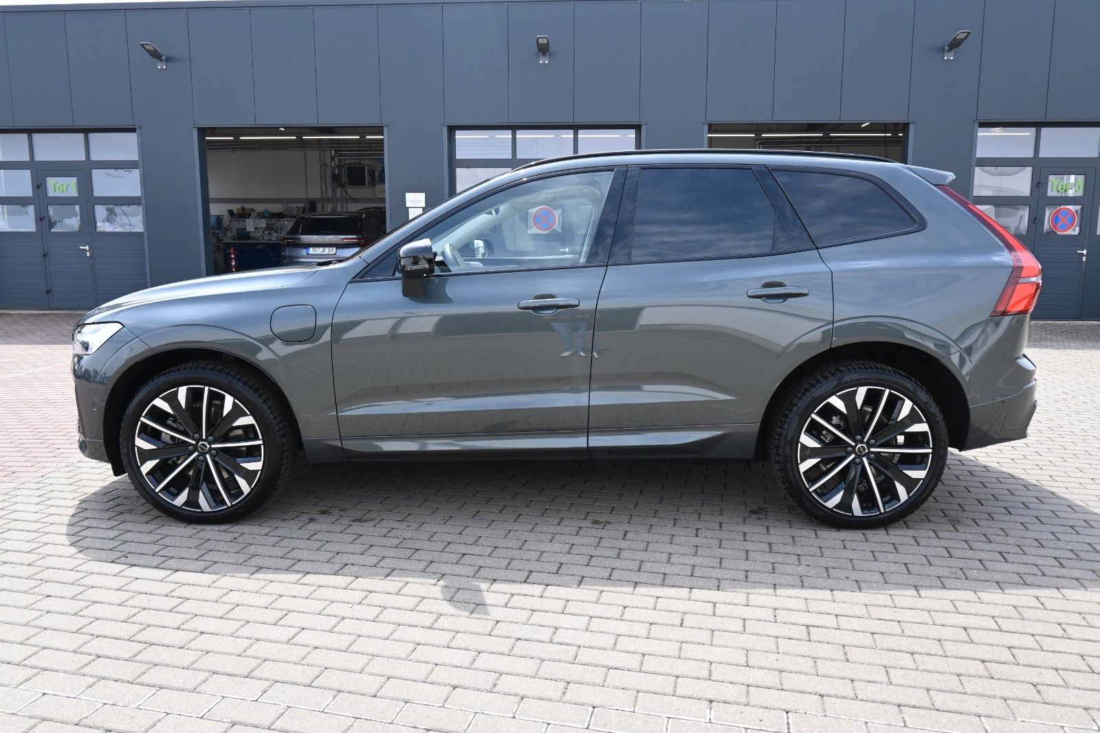 Fahrzeugabbildung Volvo XC60 T8 Plug-in AWD Ultra Dark*LUFT*360°*ACC