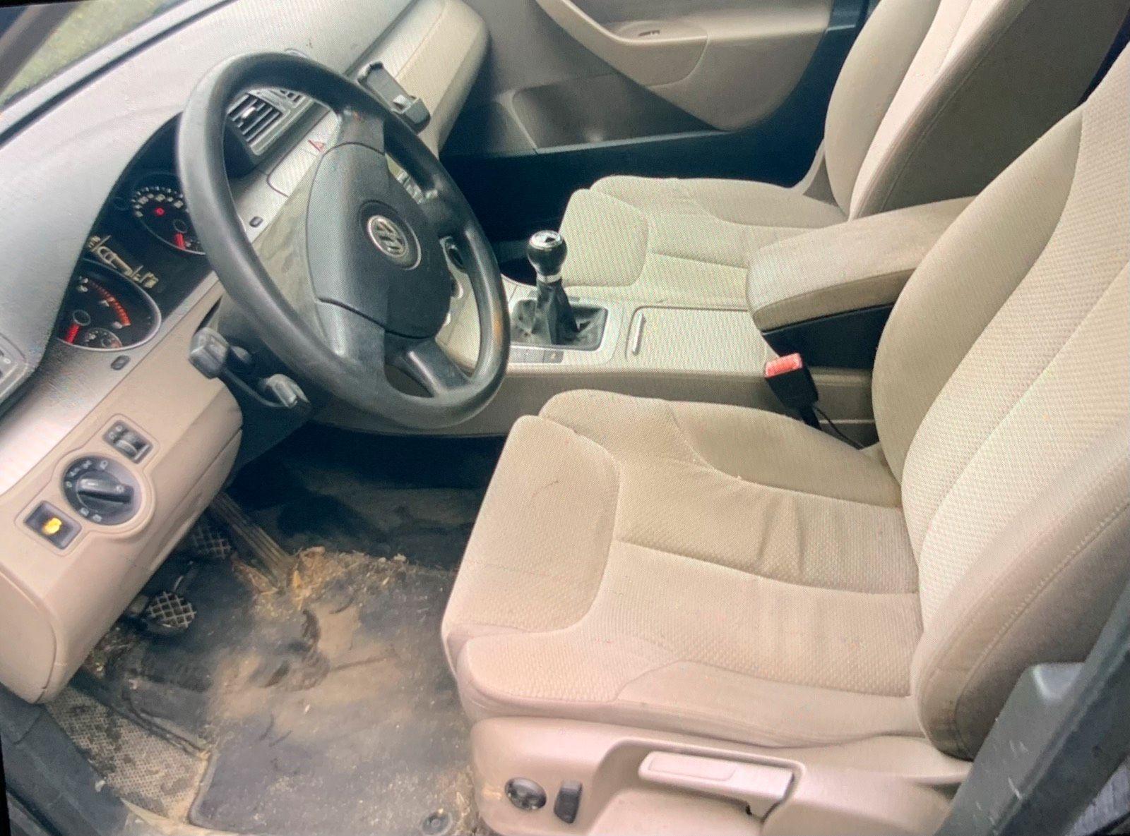 Volkswagen  2010 — photo 8