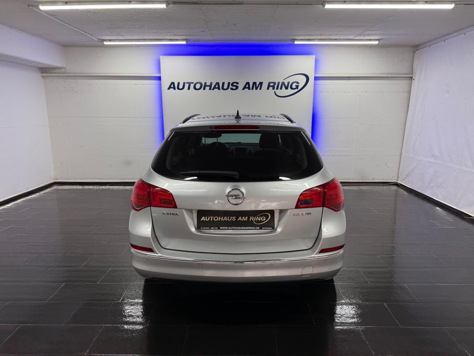 Opel Astra 2014 — photo 16