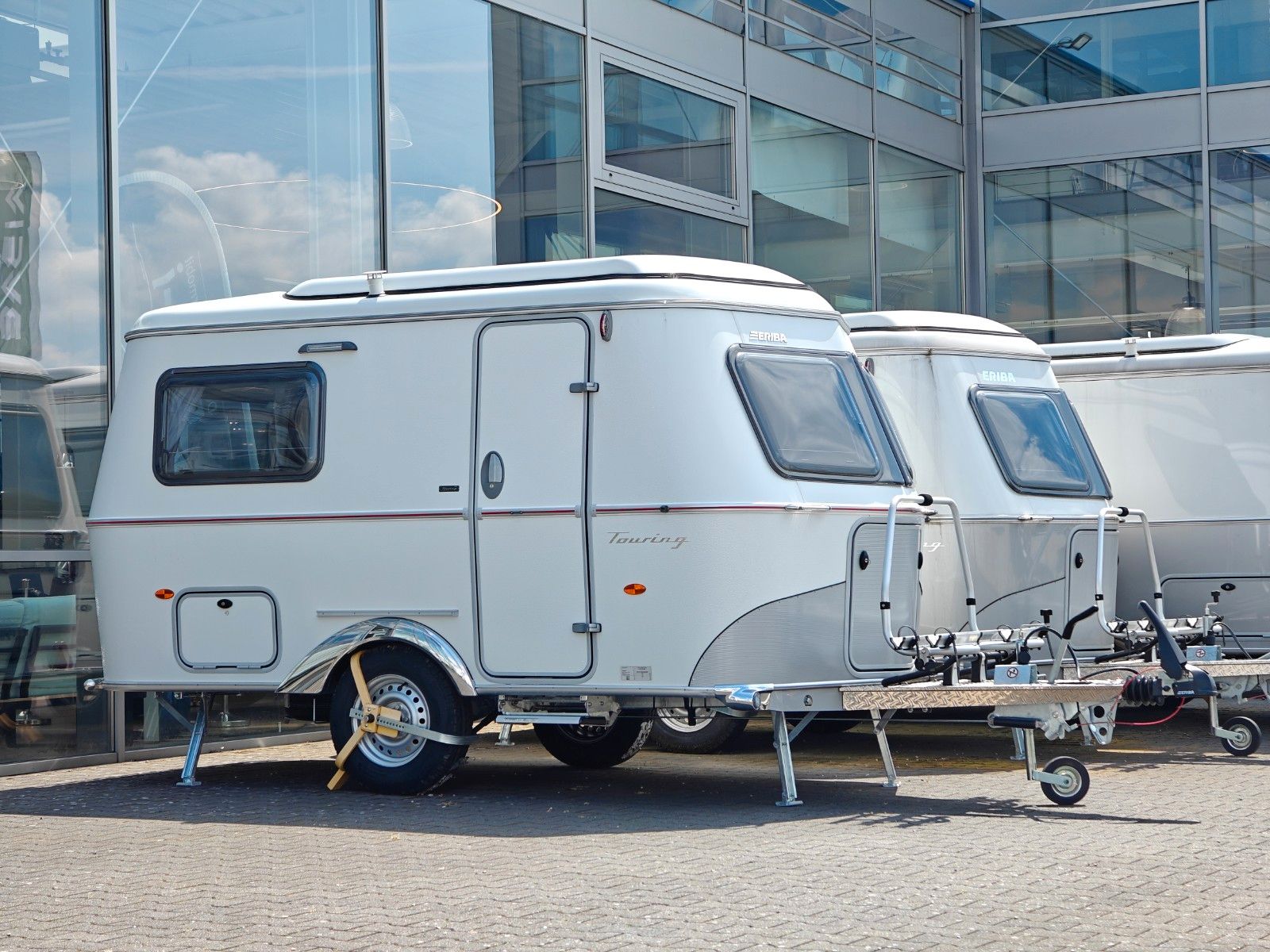 Fahrzeugabbildung HYMER / ERIBA / HYMERCAR Touring 310 Legend - Design, Heckklappe -