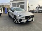 Volvo XC60 Plug-In-Hybrid T6 AWD Plus Dark, Pano, H&K, - : Geländewagen, Awd