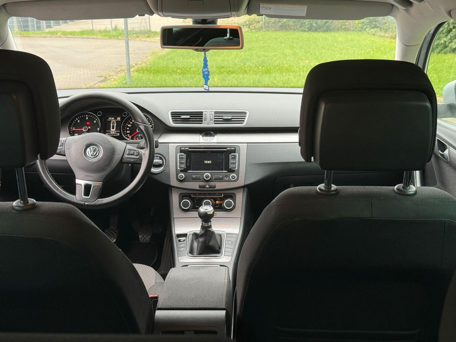 Volkswagen Passat 2011 — photo 9
