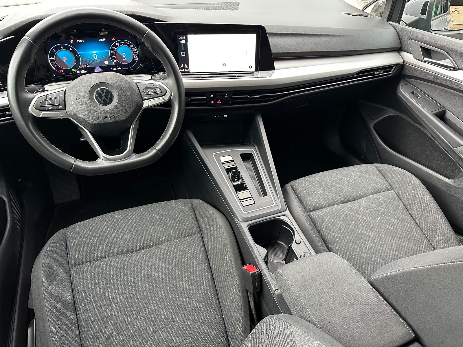 Fahrzeugabbildung Volkswagen Golf Variant 2.0 TDI DSG Life NAV+LED+AHK+ACC+VC