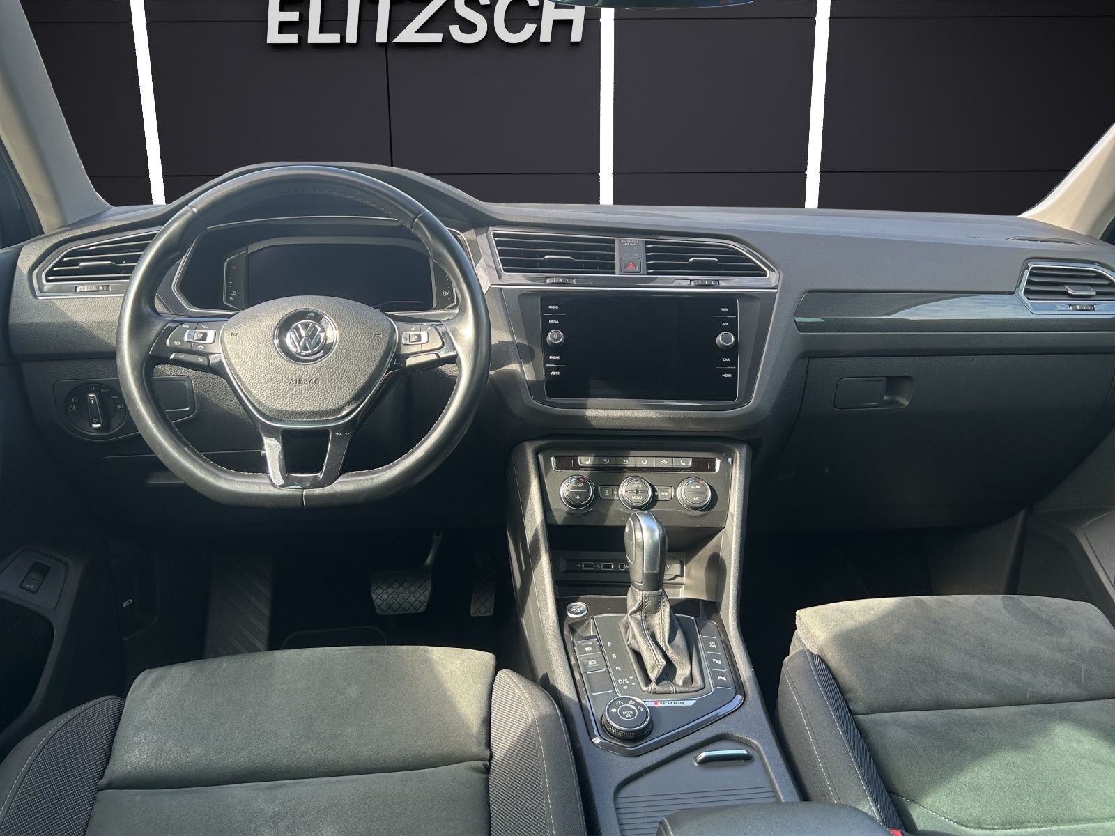 Fahrzeugabbildung Volkswagen Tiguan TDI HL 4M LED STH AHK Navi AID ACC SHZ RF
