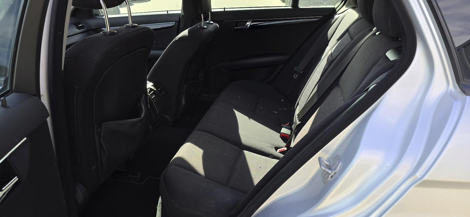 Mercedes-Benz C200 2009 — photo 12