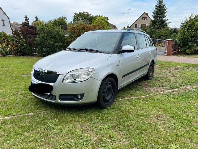 Skoda Fabia 2 Combi Silbermetallic AHK