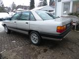 Audi 100, 2. Hand, Aut., Klima, Mopf., Top Zustand - silberne Audi 100