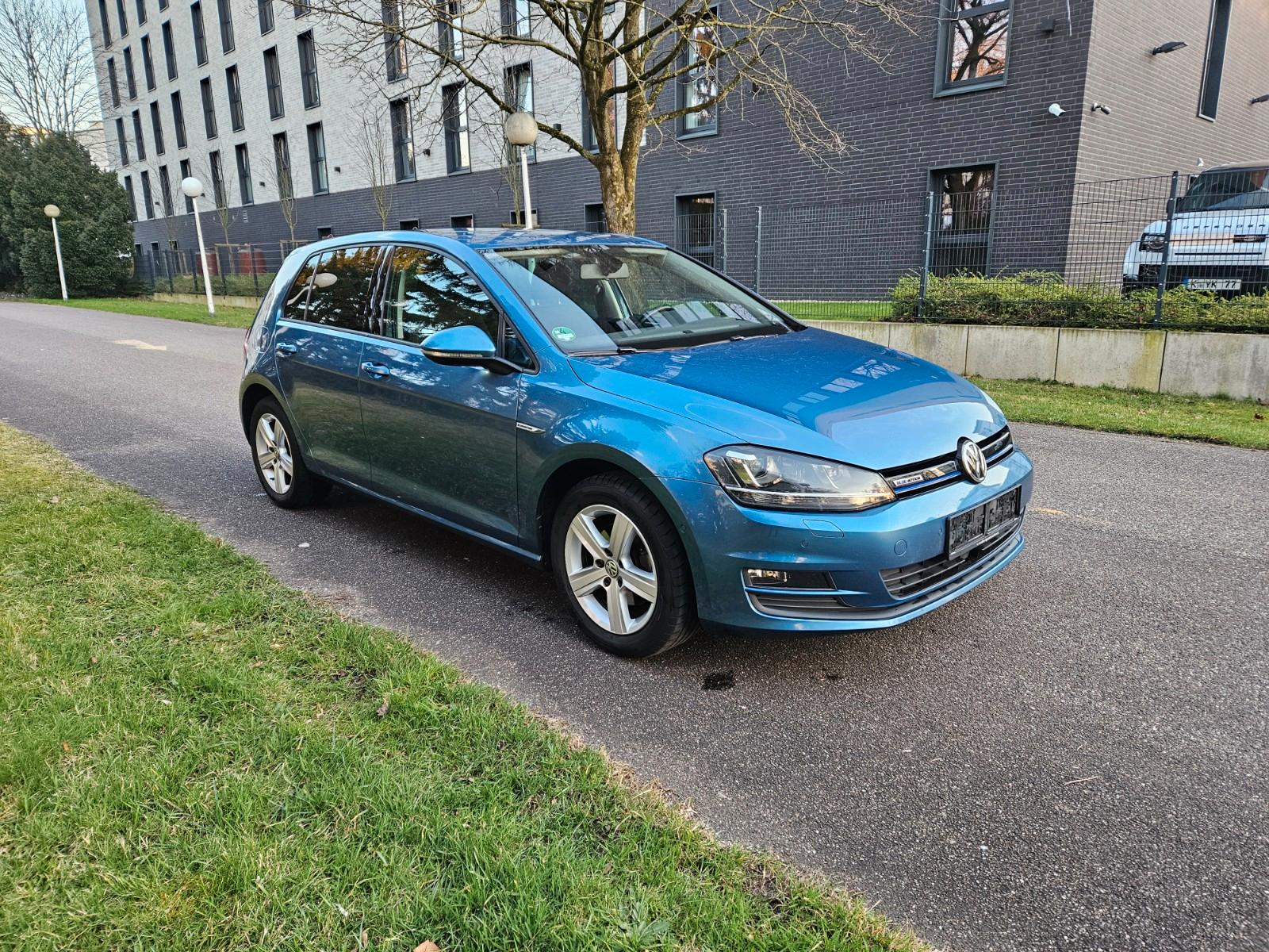 Volkswagen Golf Erdgas Scheckheft Xenon Parkassist ACC Tüv