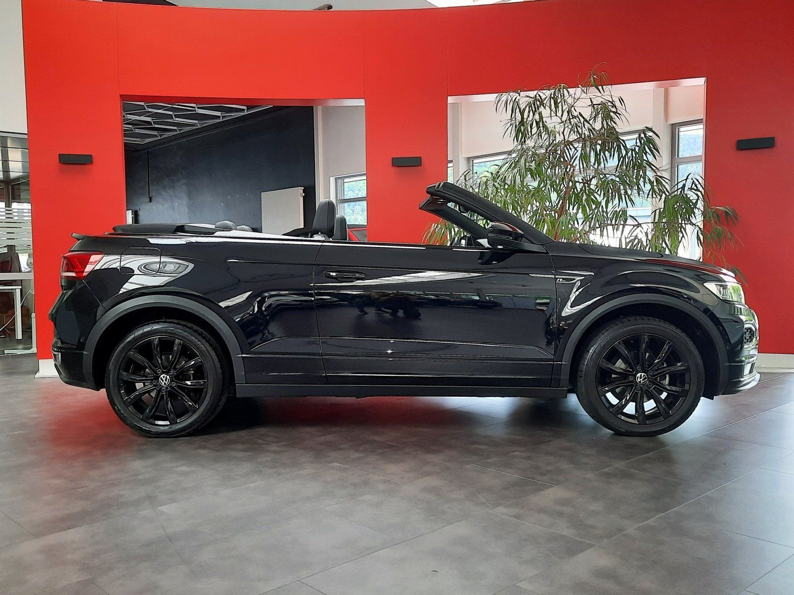 Fahrzeugabbildung Volkswagen T-Roc Cabrio R-Line Black&Style DSG*AHK*Navi*Cam