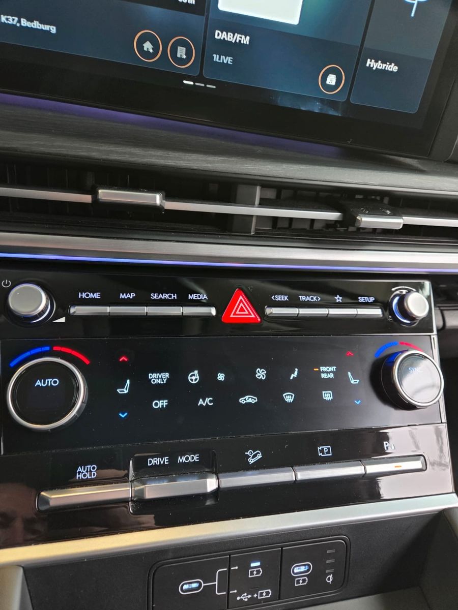 Fahrzeugabbildung Hyundai Santa Fe 1.6 T-GDI Hybrid 158 kW 2WD