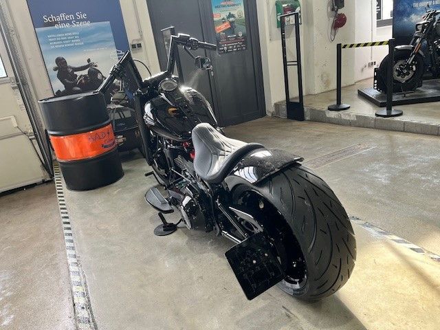 Fahrzeugabbildung Harley-Davidson FLFBS Fat Boy Custom Umbau Jekill u.v.m.