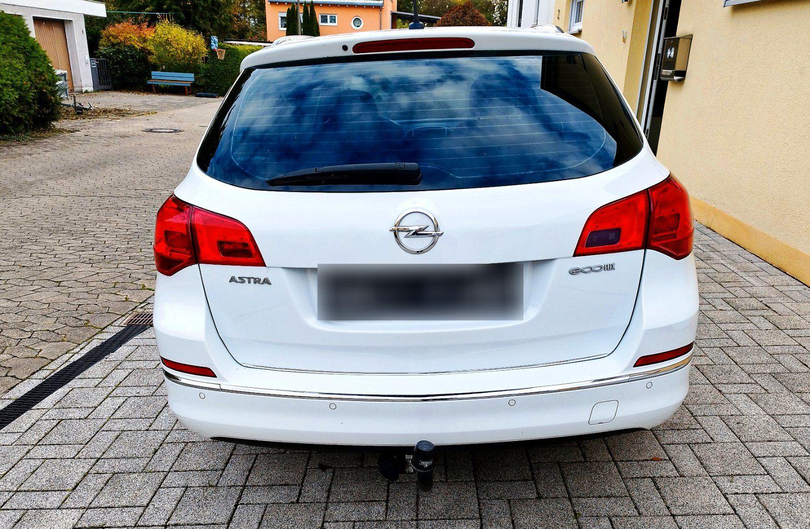 Opel Astra 2013 — фото 6