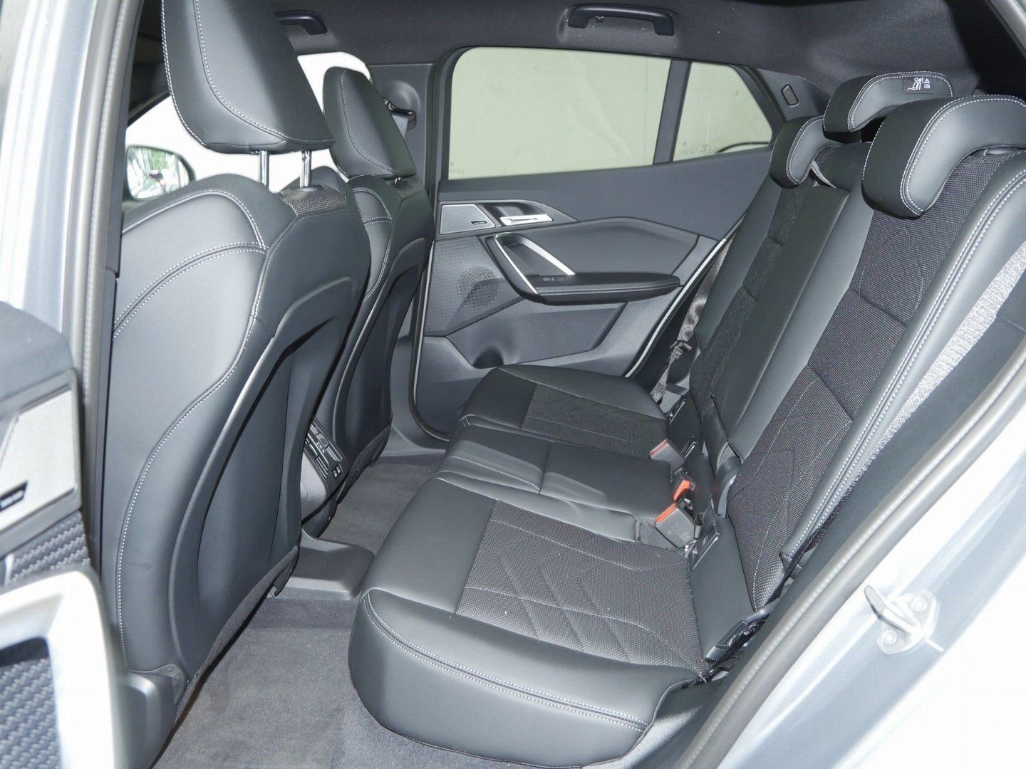 BMW iX2 - Bild 14