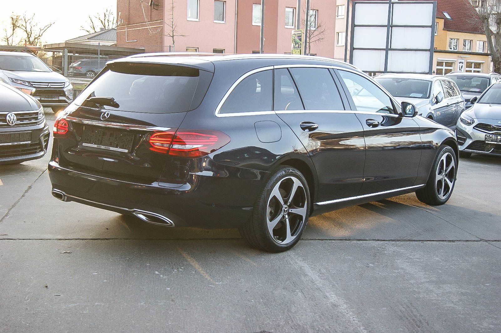 Fahrzeugabbildung Mercedes-Benz C 300 e T 9G-T Avantgarde AHK BURMESTER LED KAME