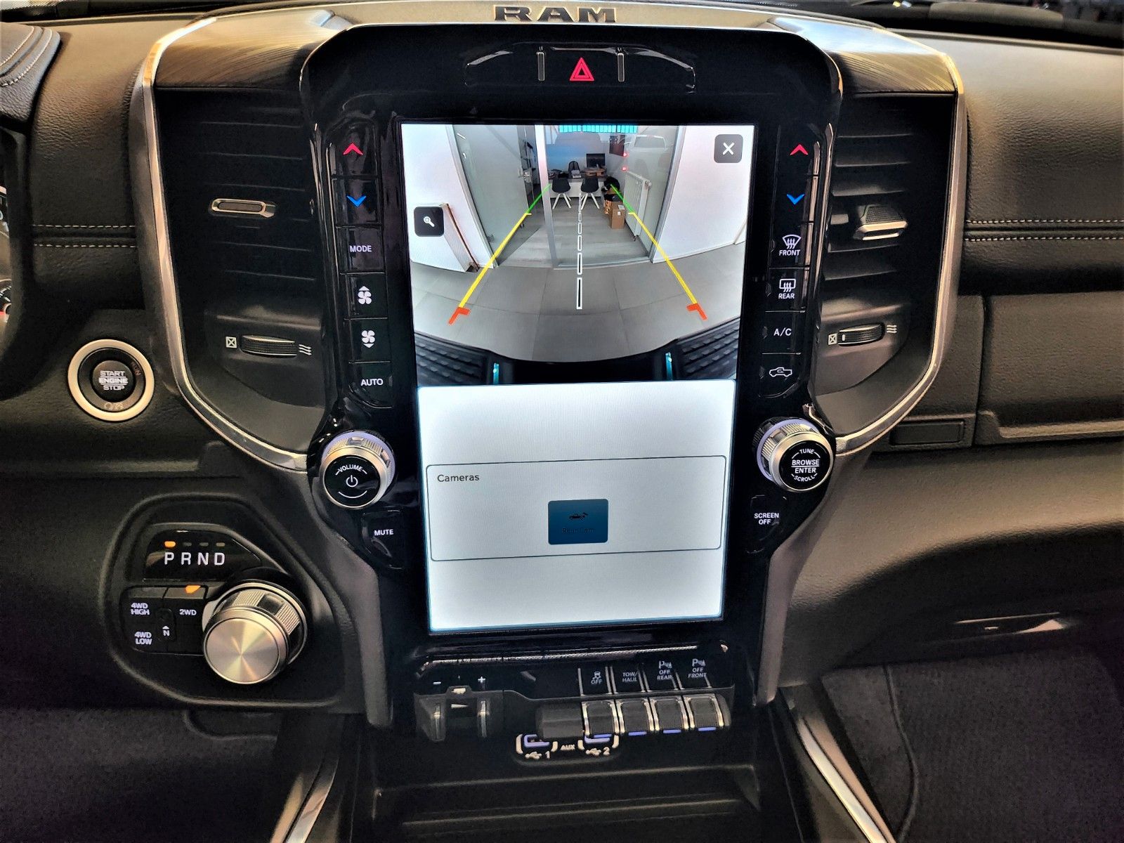 Fahrzeugabbildung Dodge RAM 2500 Laramie Crew Cab 4x4