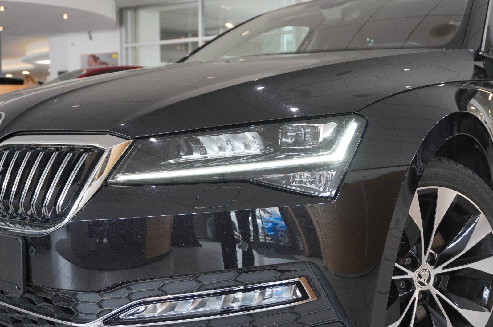 Fahrzeugabbildung SKODA Superb Combi 2.0D PREMIUM 4X4 NAVI/LED/360°/AHK